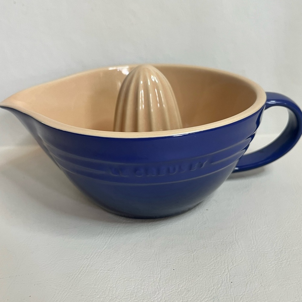 Le Creuset blue stoneware juicer. Excellent condition. No chips or dings.